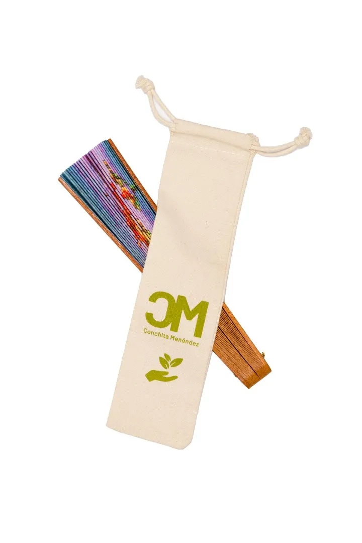 Abanico de madera y tela de algodón orgánico, ecológico y sostenible.