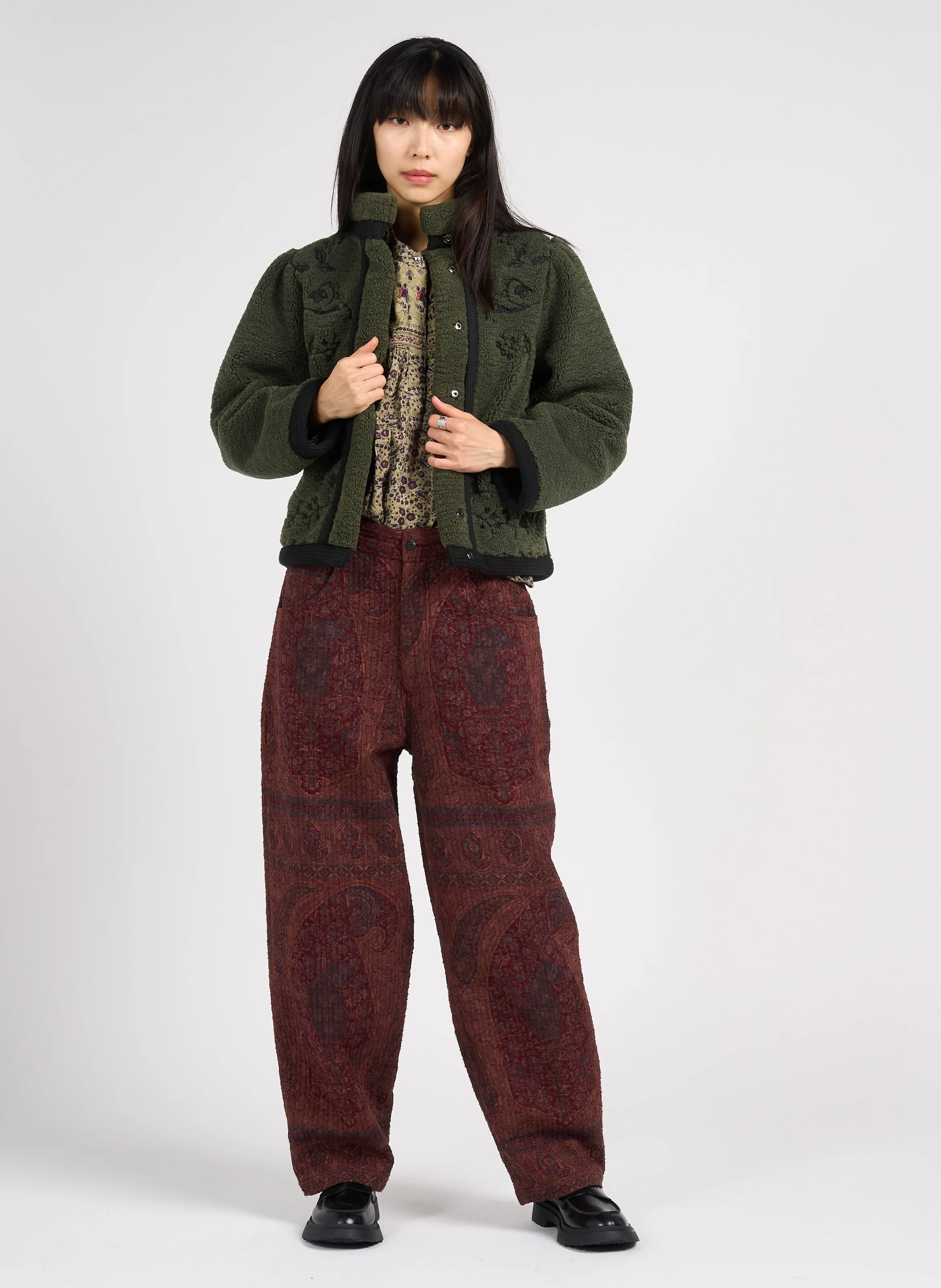 ANTIK BATIK SALIBA  CHAQUETA CON CUELLO ALTO BORDADO SHERPA EN VERDE