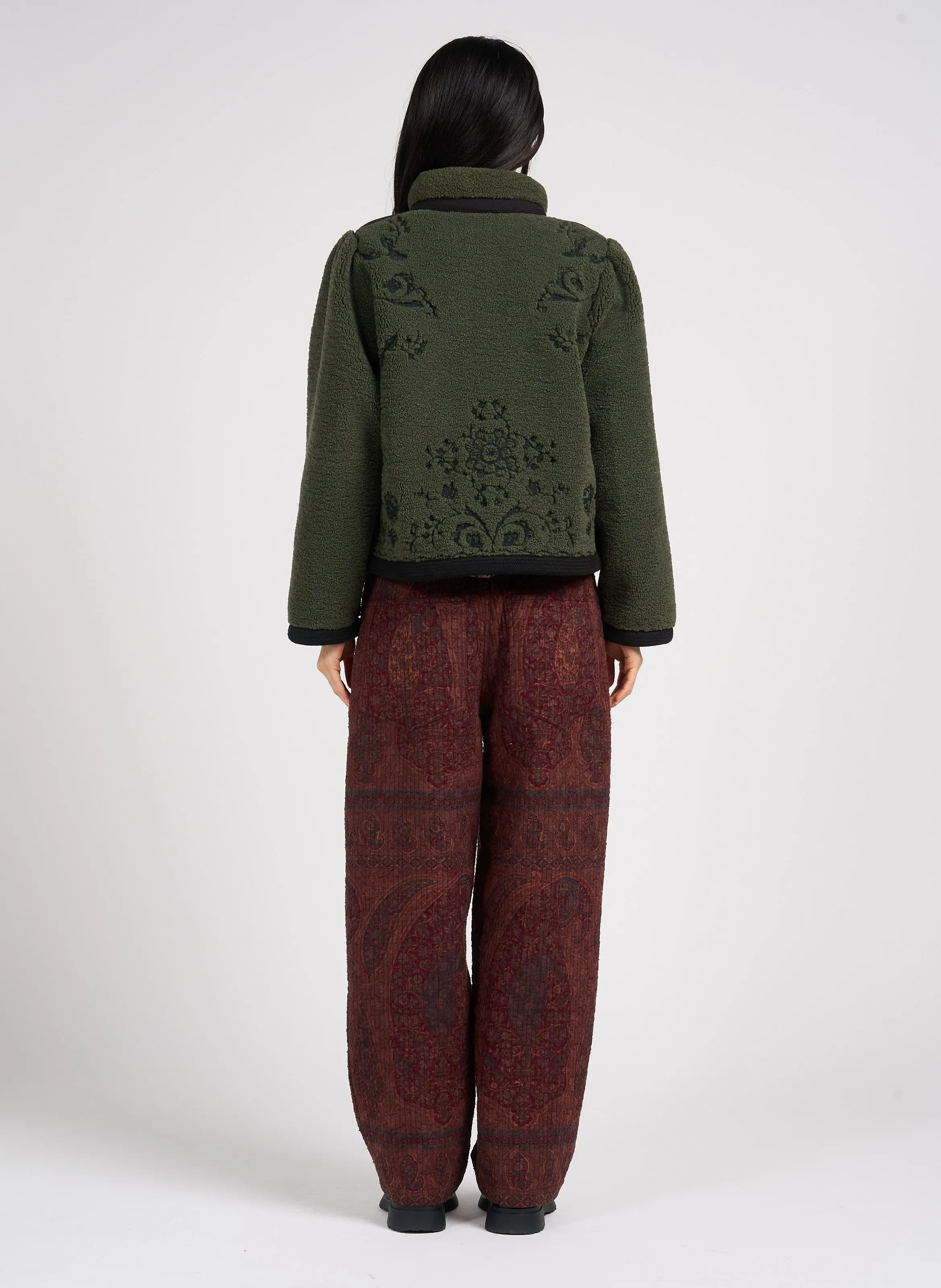 ANTIK BATIK SALIBA  CHAQUETA CON CUELLO ALTO BORDADO SHERPA EN VERDE