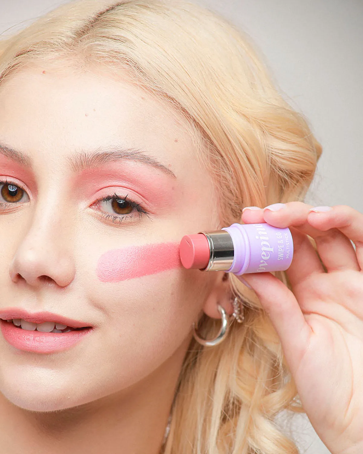 Barra Multiusos 3 en 1: Rubor, labial y sombra en 1 solo producto