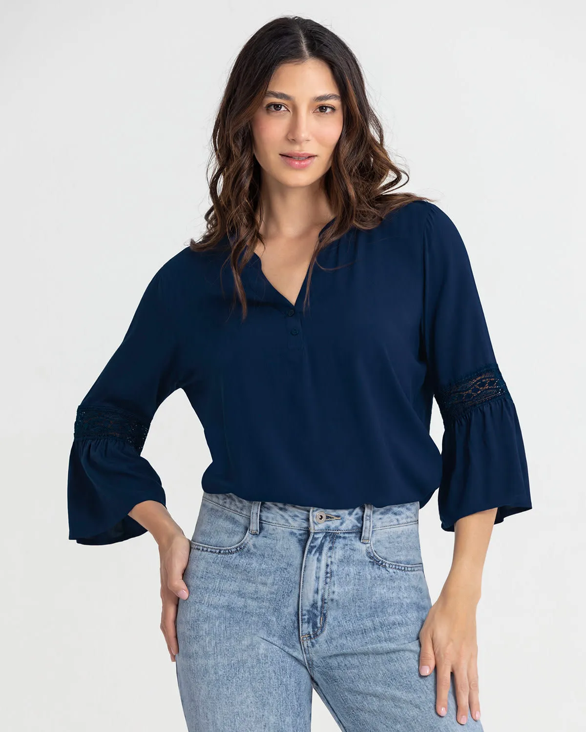 Blusa con volumen en mangas