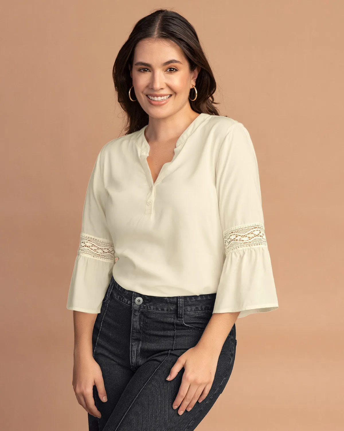 Blusa con volumen en mangas