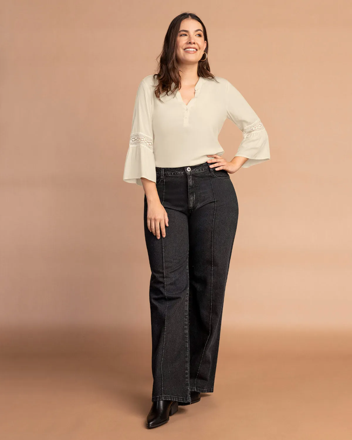 Blusa con volumen en mangas