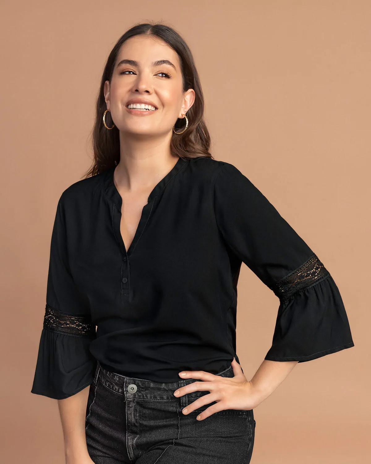 Blusa con volumen en mangas