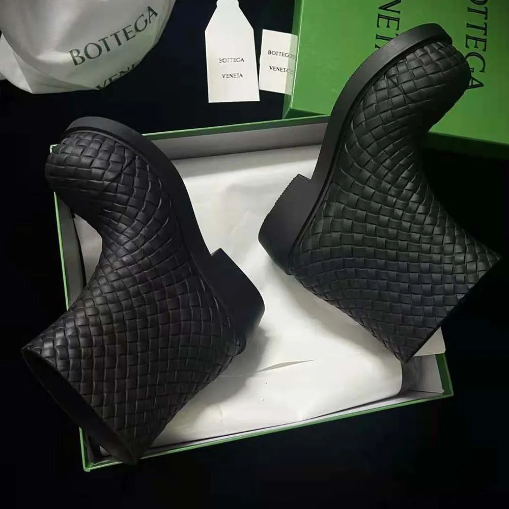 BOTTEGA VENETA BOTíN BOMBERO UNISEXNEGRO