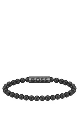 Brazalete de cuentas negras con logo en el cierre