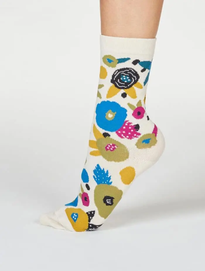 Calcetines ecológicos con flores multicolor