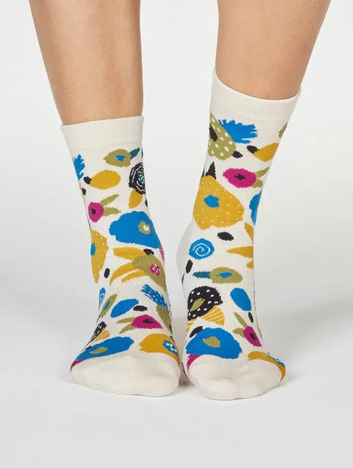 Calcetines ecológicos con flores multicolor