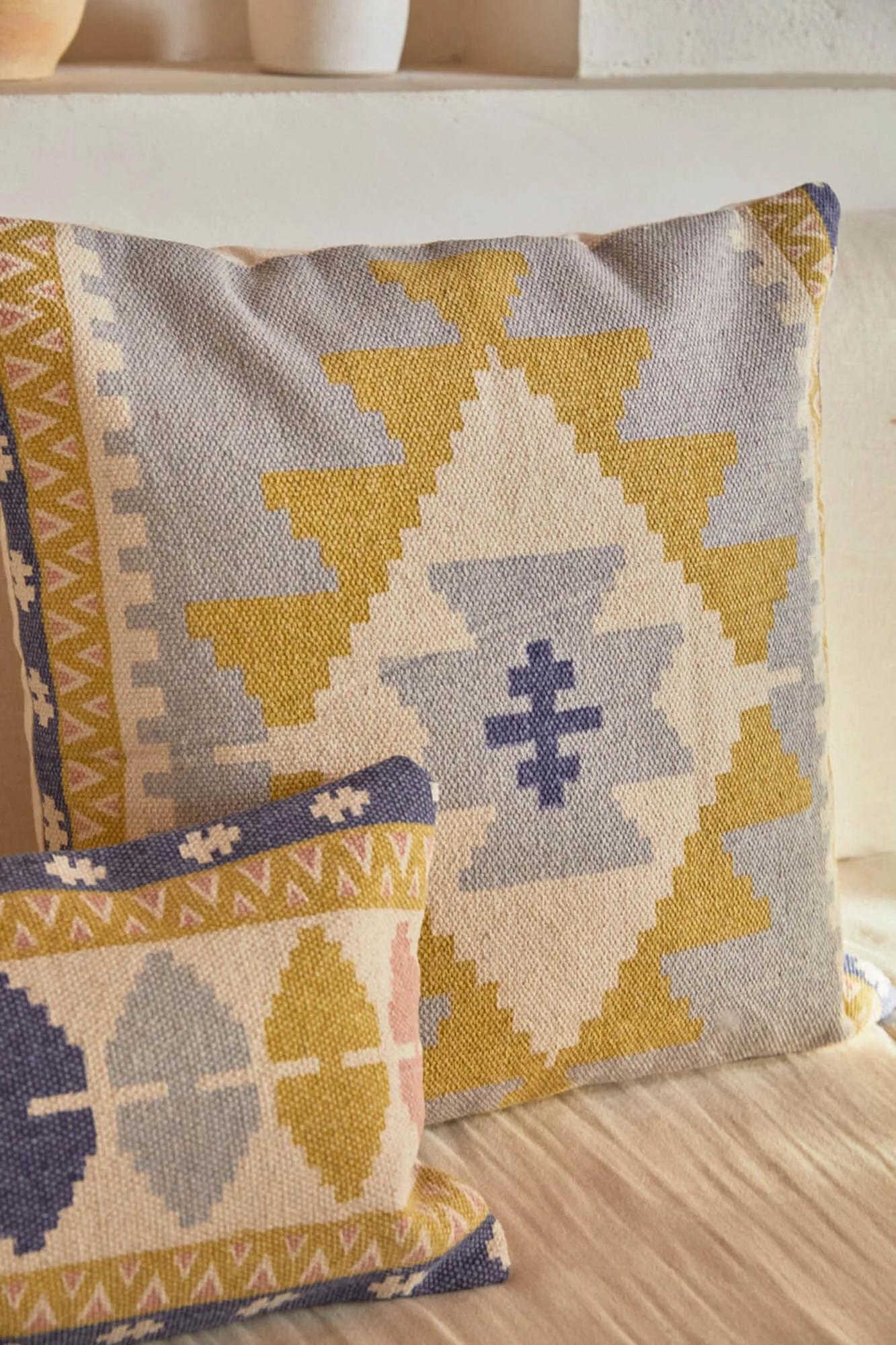 Calma House Funda de cojín de algodón dhourrie con estampado boho Berta