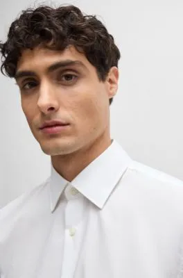 Camisa slim fit en popelín de algodón elástico de planchado fácil