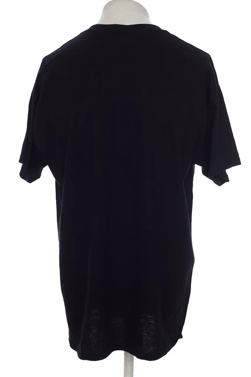 CAMISETA COLOR NEGRO  CLOSEANDO