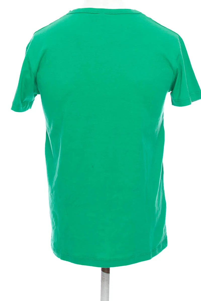 CAMISETA COLOR VERDE  CLOSEANDO