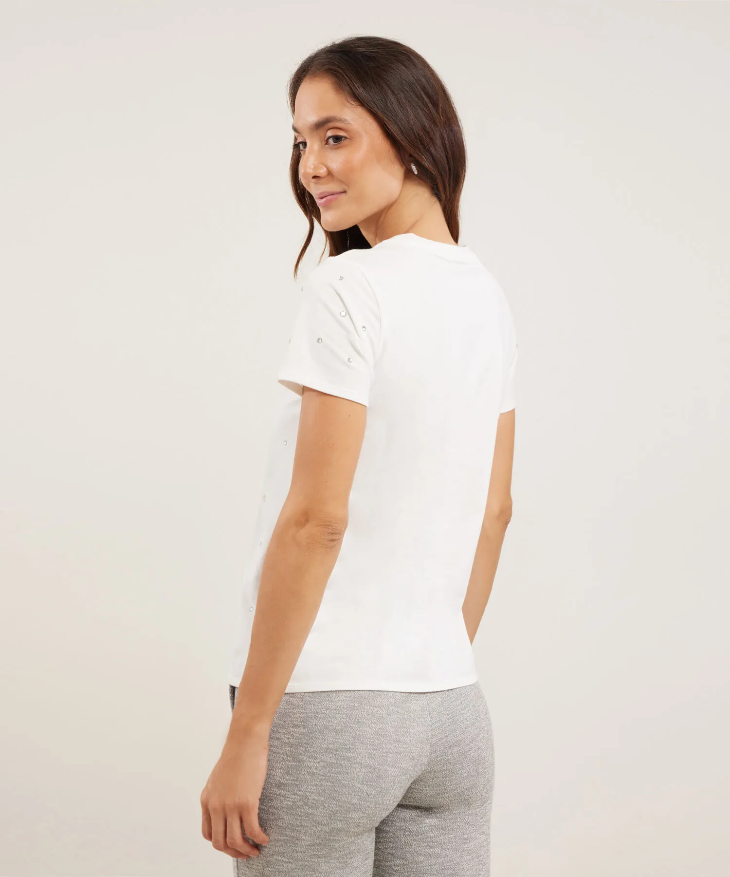CAMISETA CON PEDRER&IACUTE;A