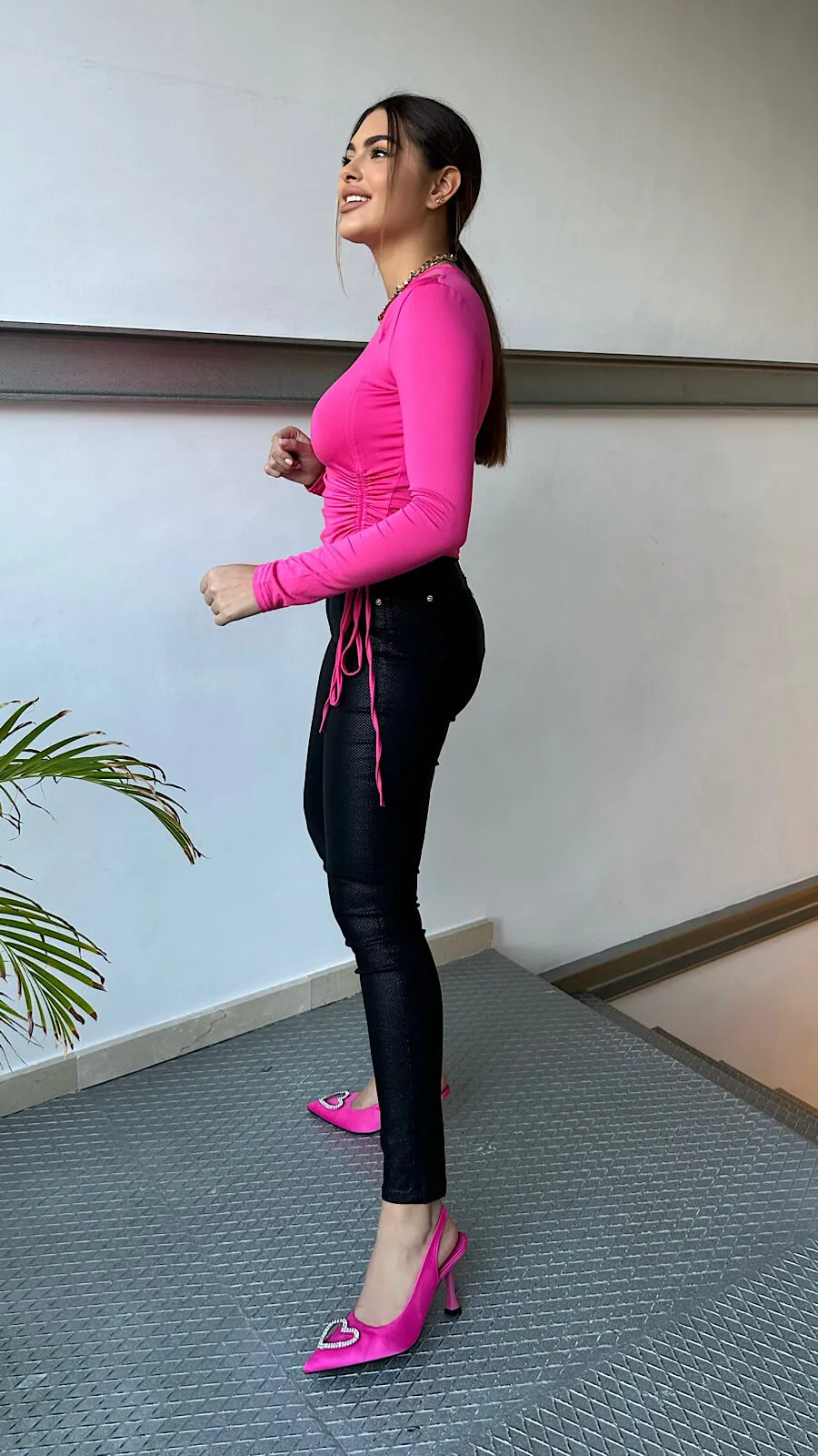 Camiseta Fucsia Abertura Hombro