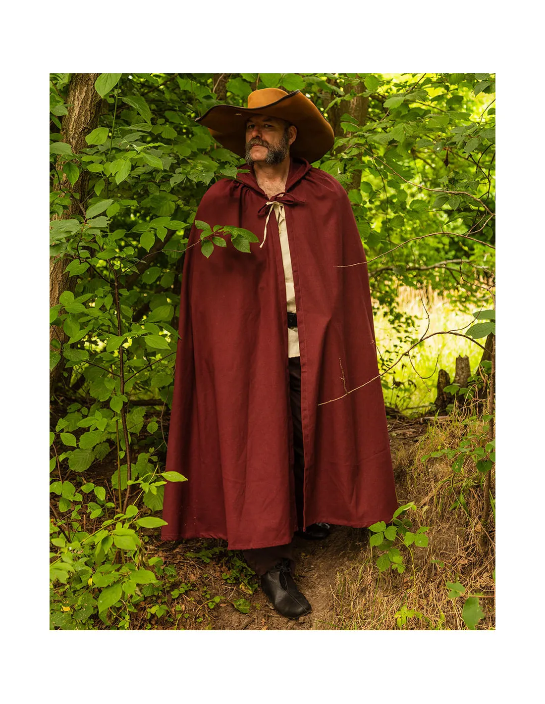 Capa medieval de algodón burdeos modelo Harun