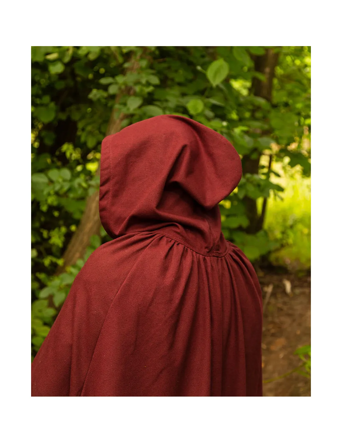 Capa medieval de algodón burdeos modelo Harun