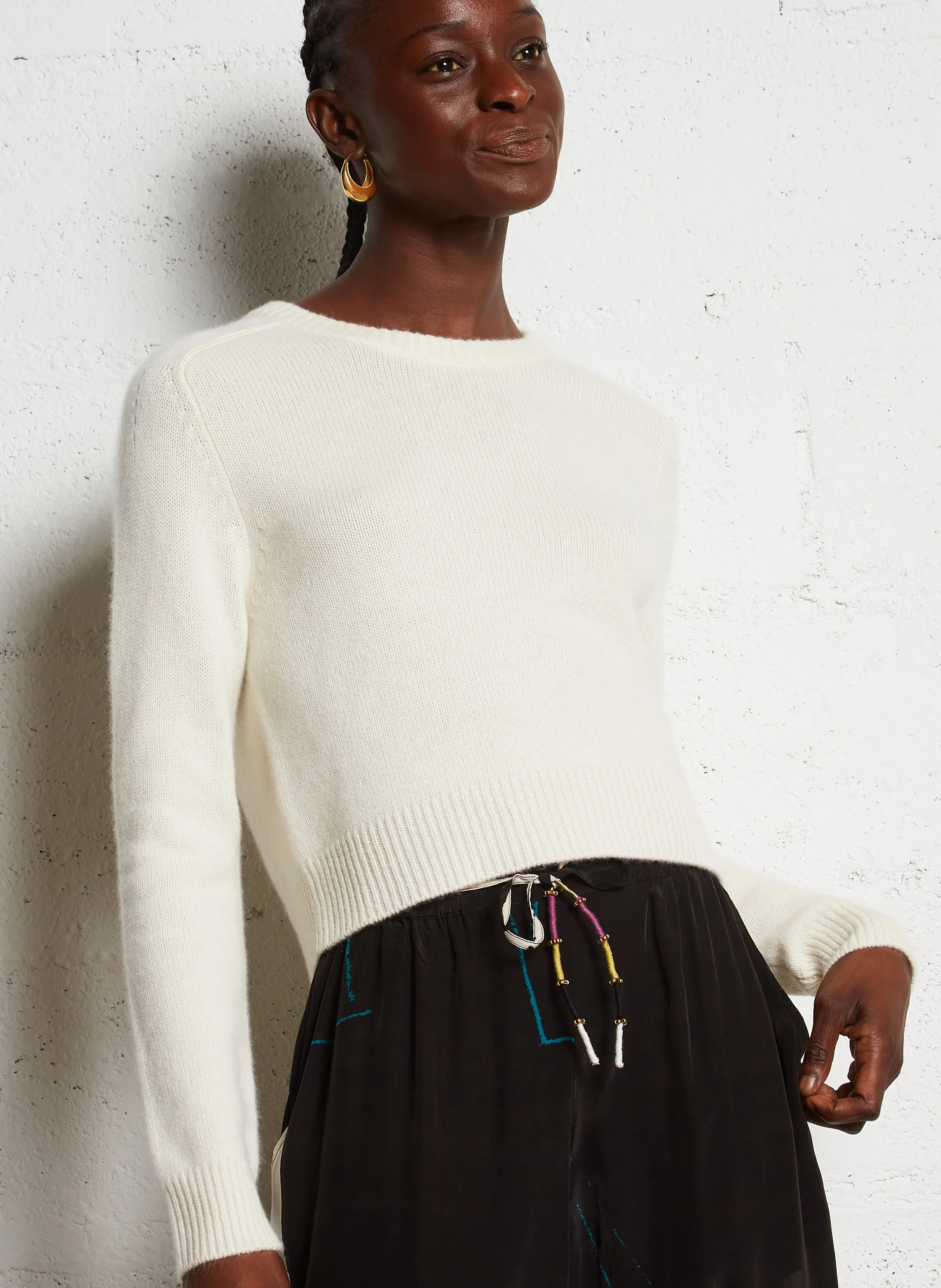 CAROLINE  JERSEY RECTO DE CACHEMIRA CON CUELLO REDONDO EN BLANCO