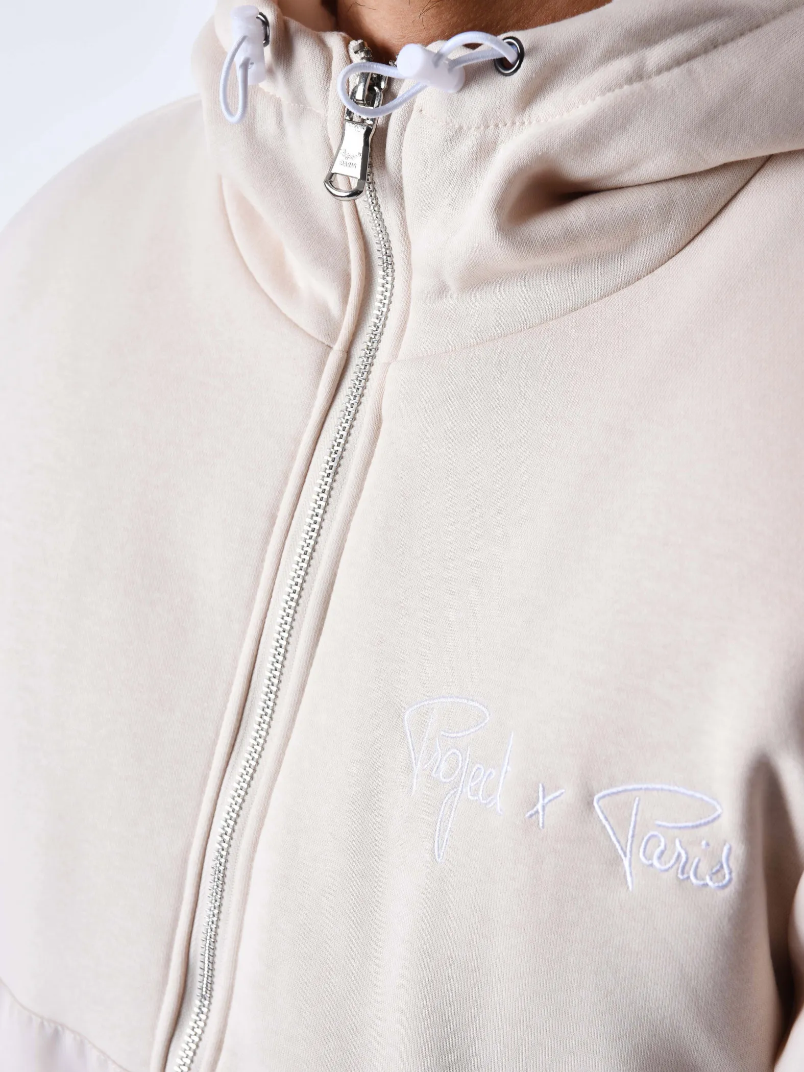Chaqueta bimaterial con capucha y forro polar