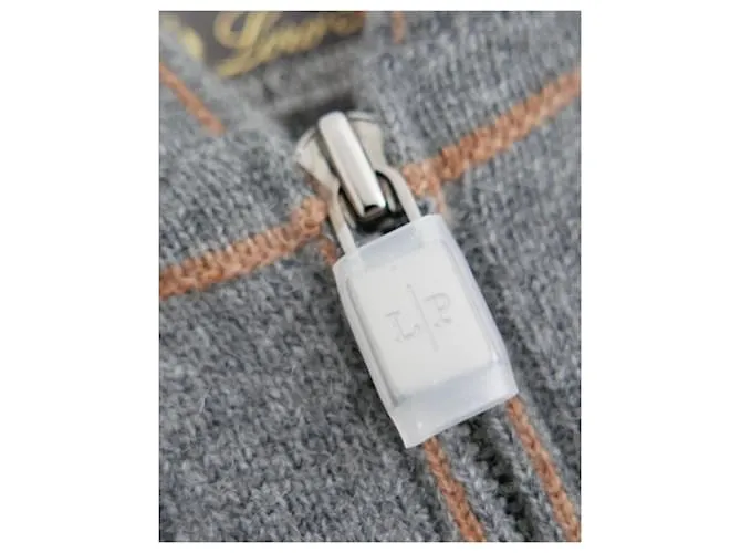 Chaqueta bomber con capucha de baby cashmere Merano de Loro Piana. Gris 