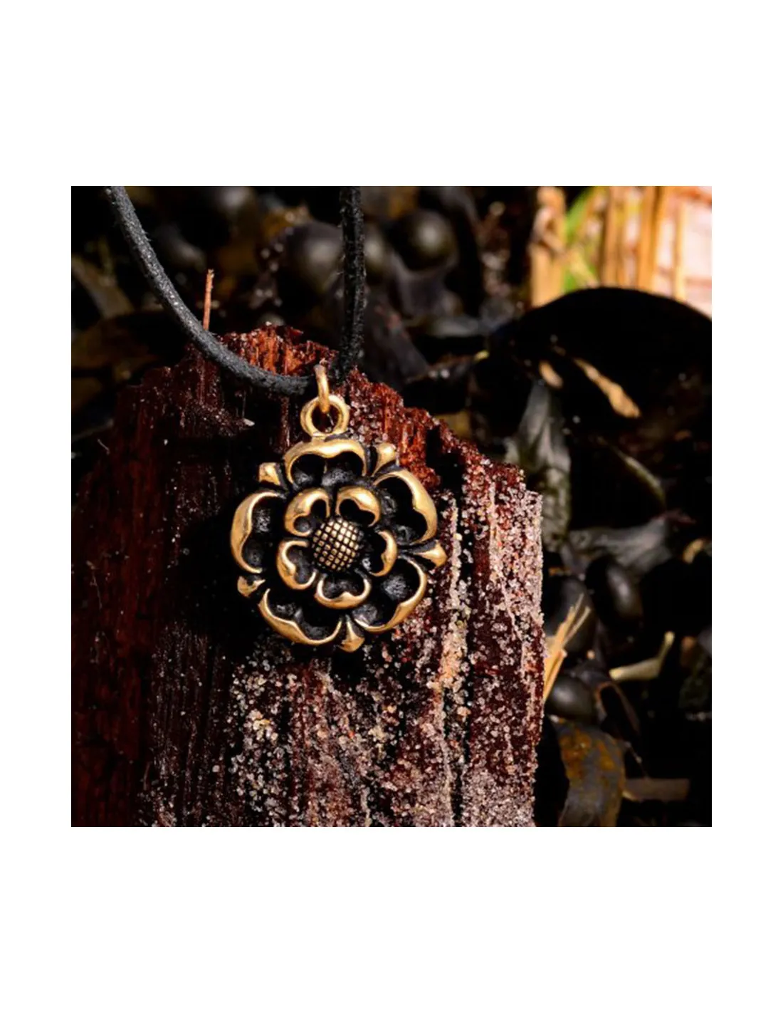 Colgante medieval rosa de Tudor, siglo XVI