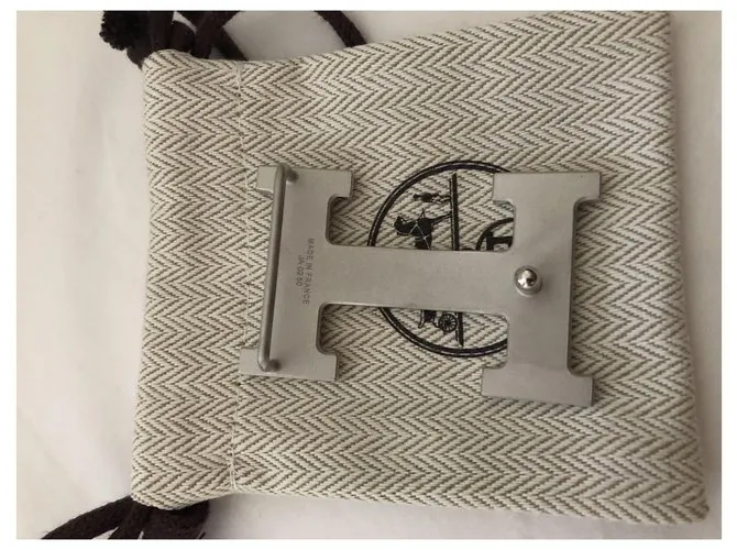 Constance Hermès Modelo H 5382 guilloche de paladio plateado Plata 