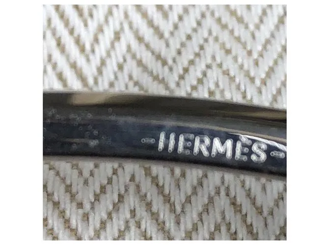 Constance Hermès Modelo H 5382 guilloche de paladio plateado Plata 