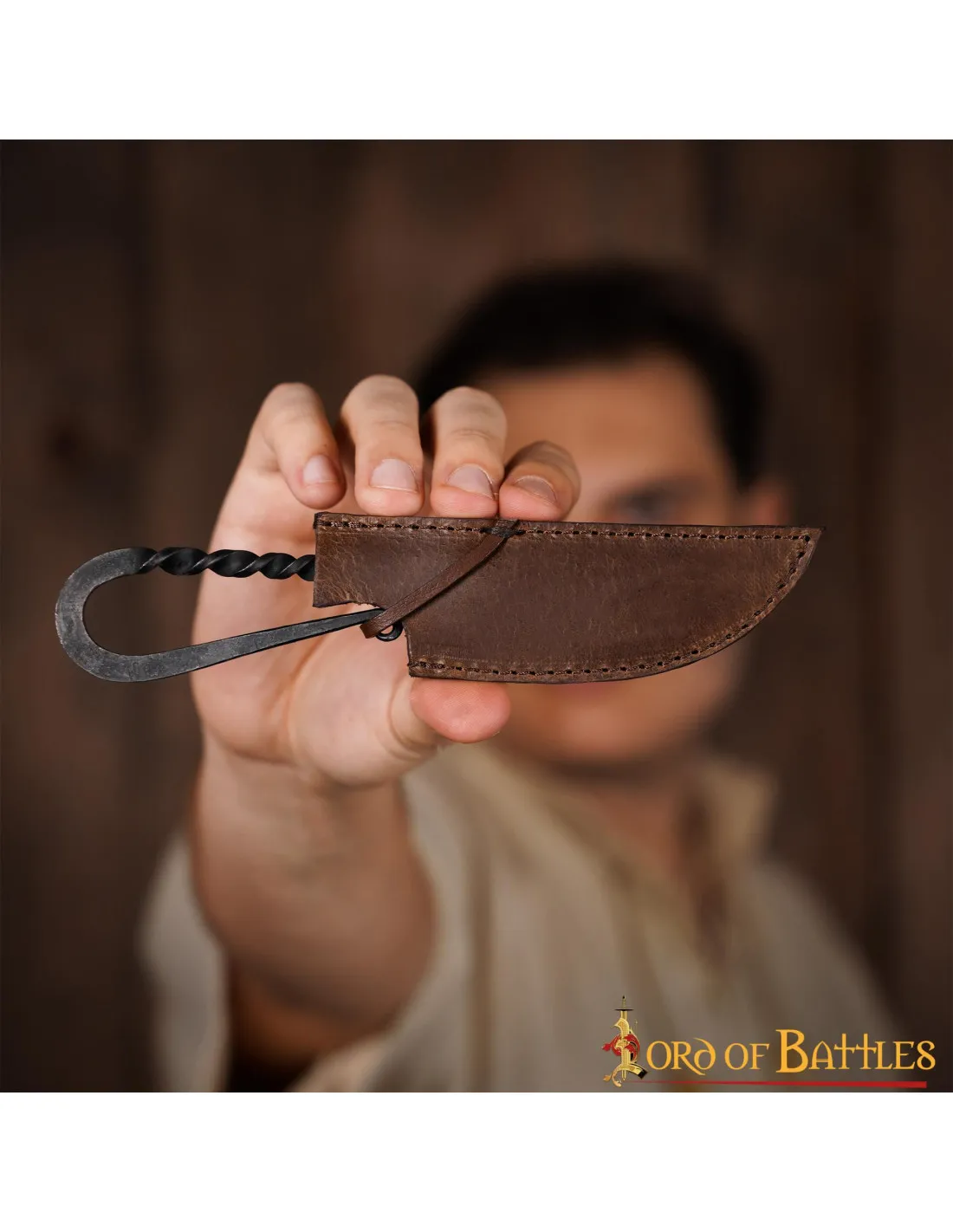 Cuchillo vikingo de hierro forjado con funda