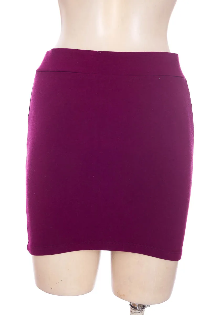 FALDA COLOR VINOTINTO  FOREVER 21