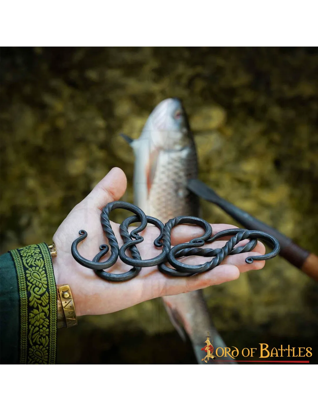 Gancho medieval para colgar utensilios de cocina