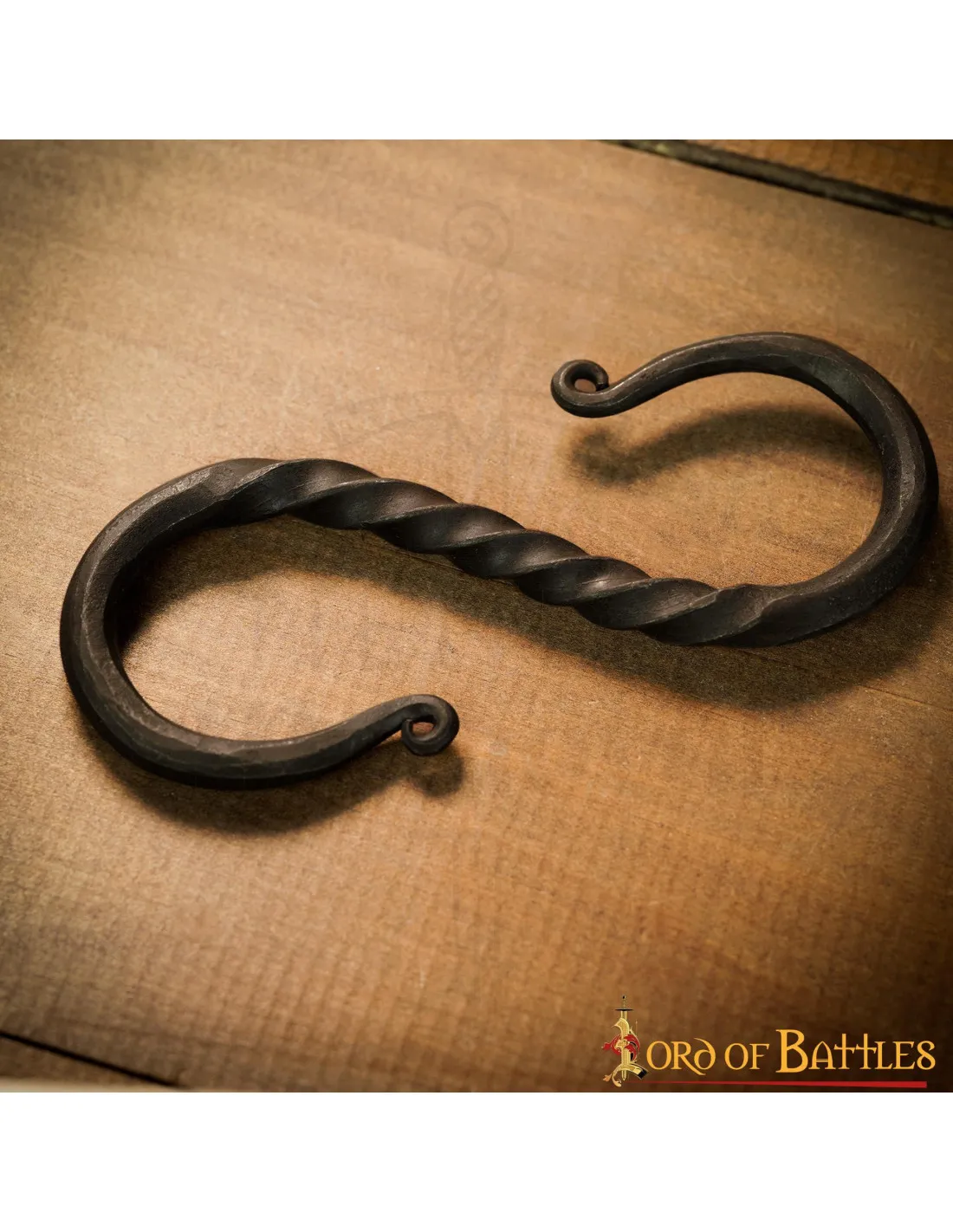 Gancho medieval para colgar utensilios de cocina
