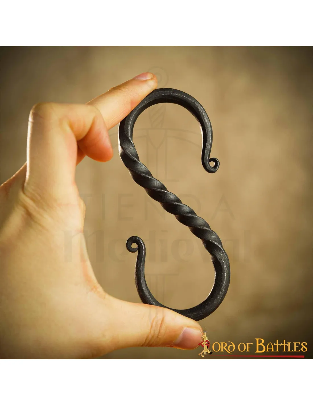 Gancho medieval para colgar utensilios de cocina