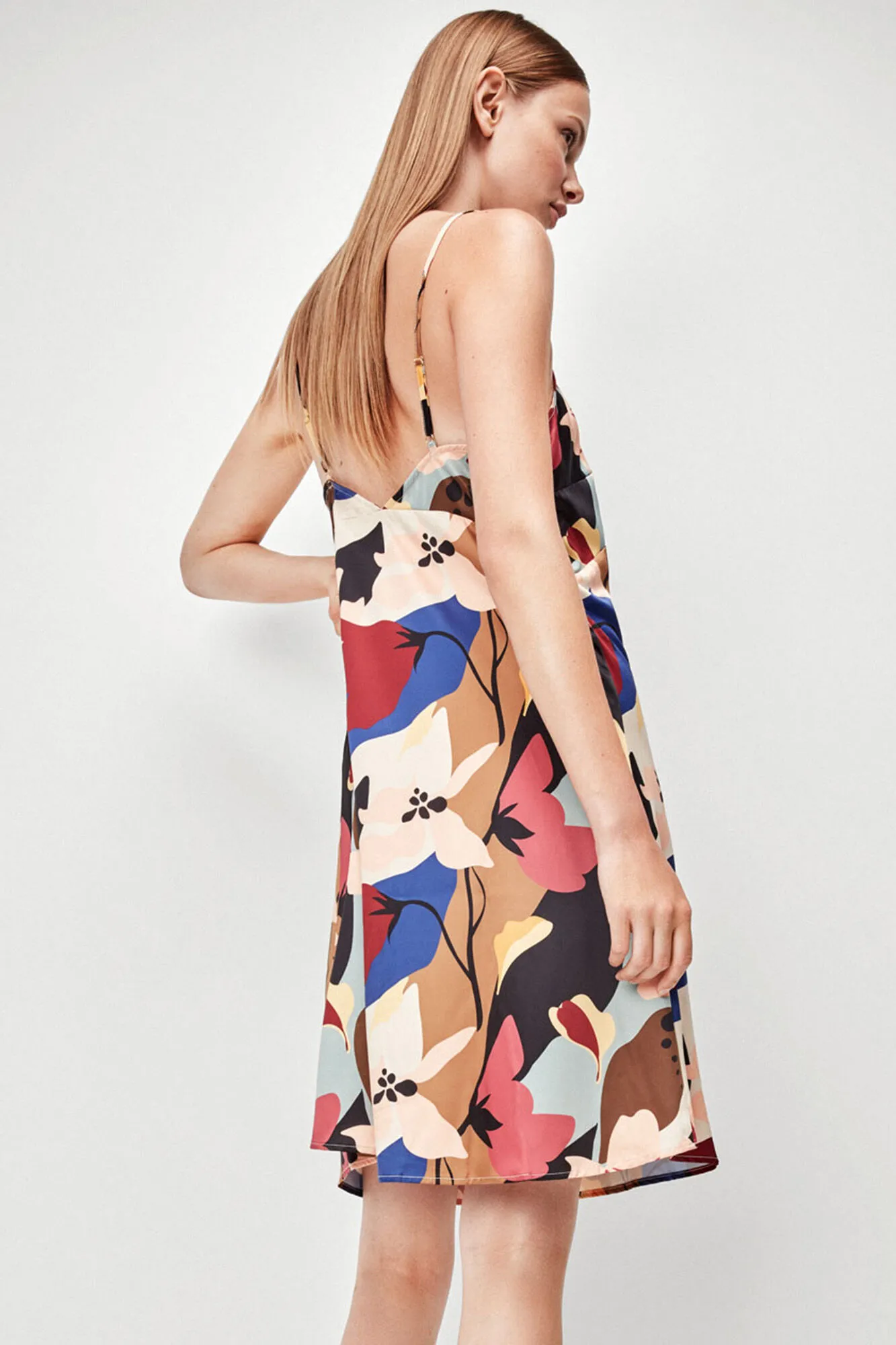 Gisela Camisón estampado floral satén