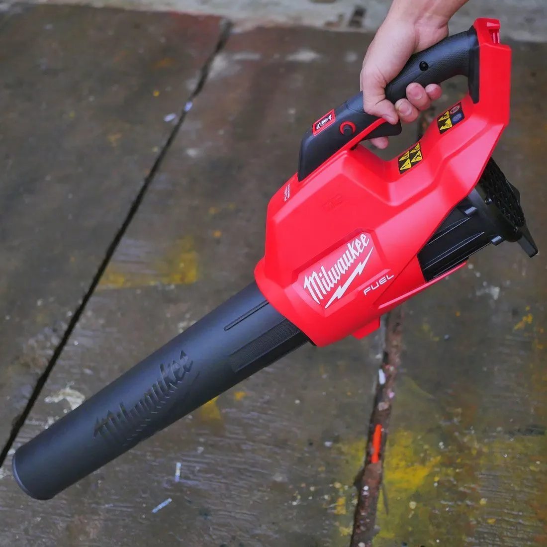 KIT SOPLADOR + MOTOSIERRA + 2BAT 8.0AH + CARGADOR MILWAUKEE M18 FPP2OP2802
