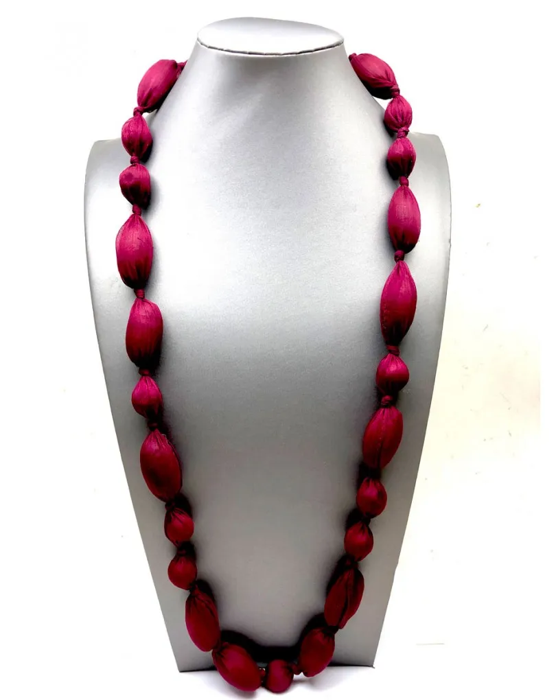 LARGOS COLLARES GRANATES CON LOS QUE LUCIR TU OUTFIT