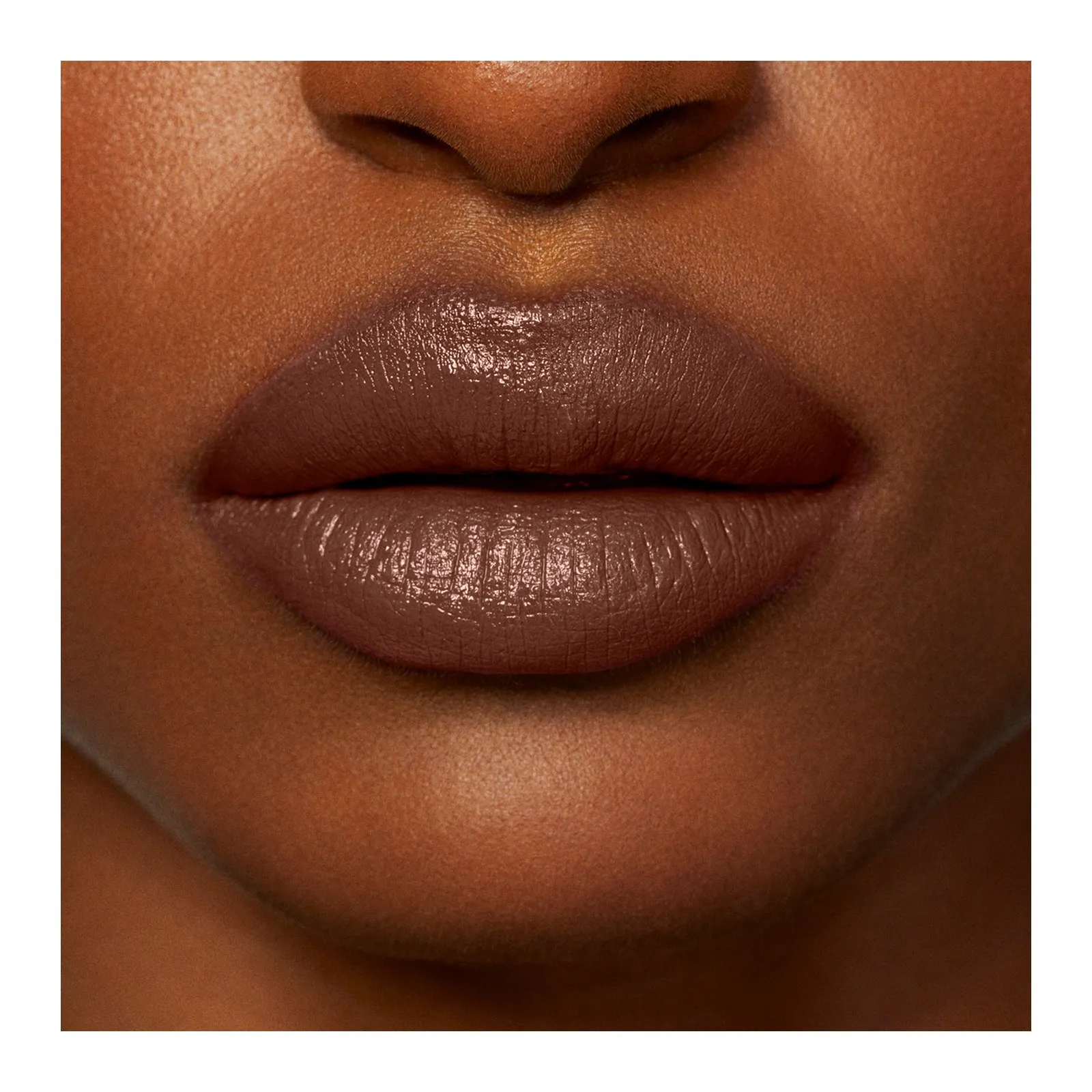 LAURA MERCIER ROUGE ESSENTIEL SILKY LABIAL CREMOSO EN   BRUN NATUREL