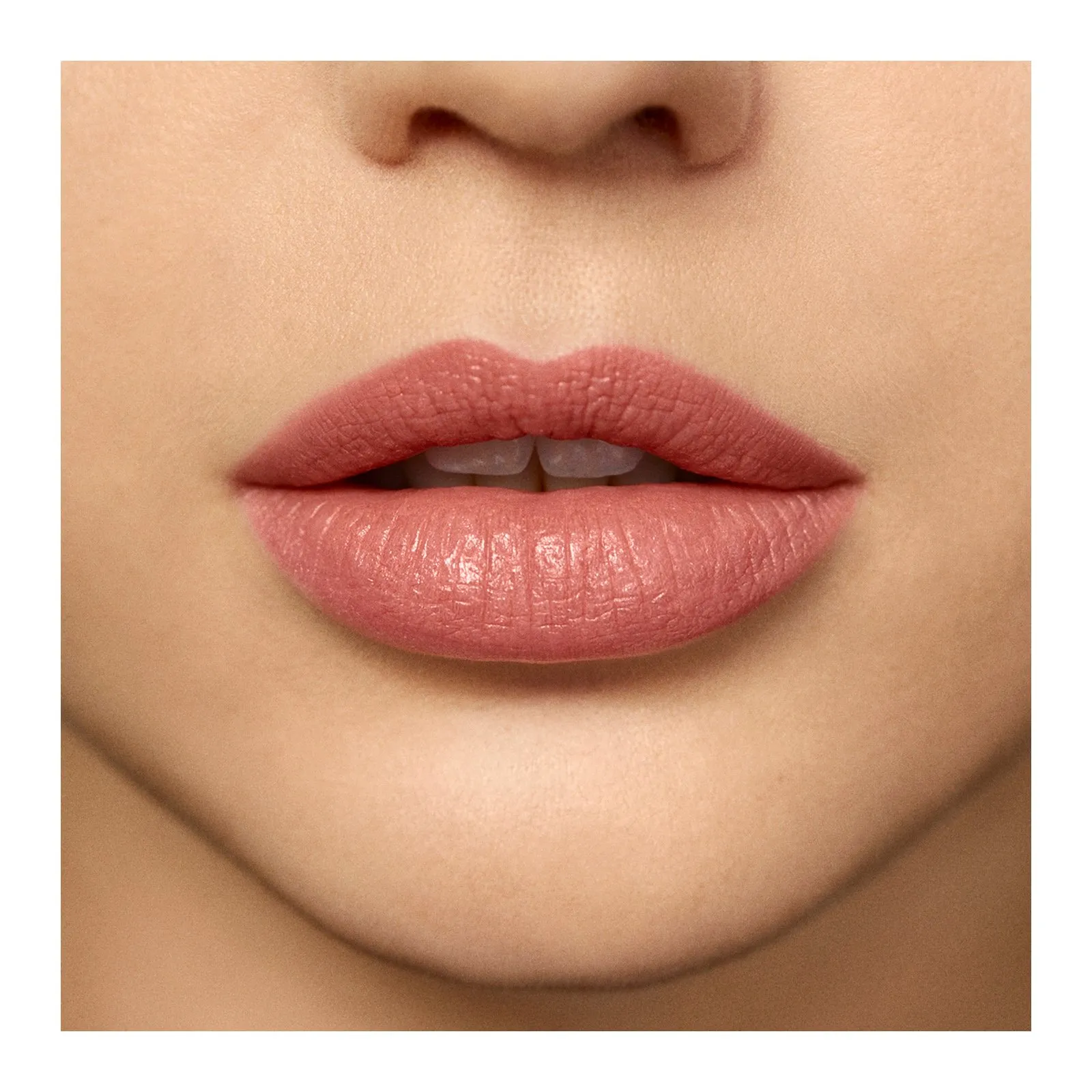 LAURA MERCIER ROUGE ESSENTIEL SILKY LABIAL CREMOSO EN   NU PREFERE