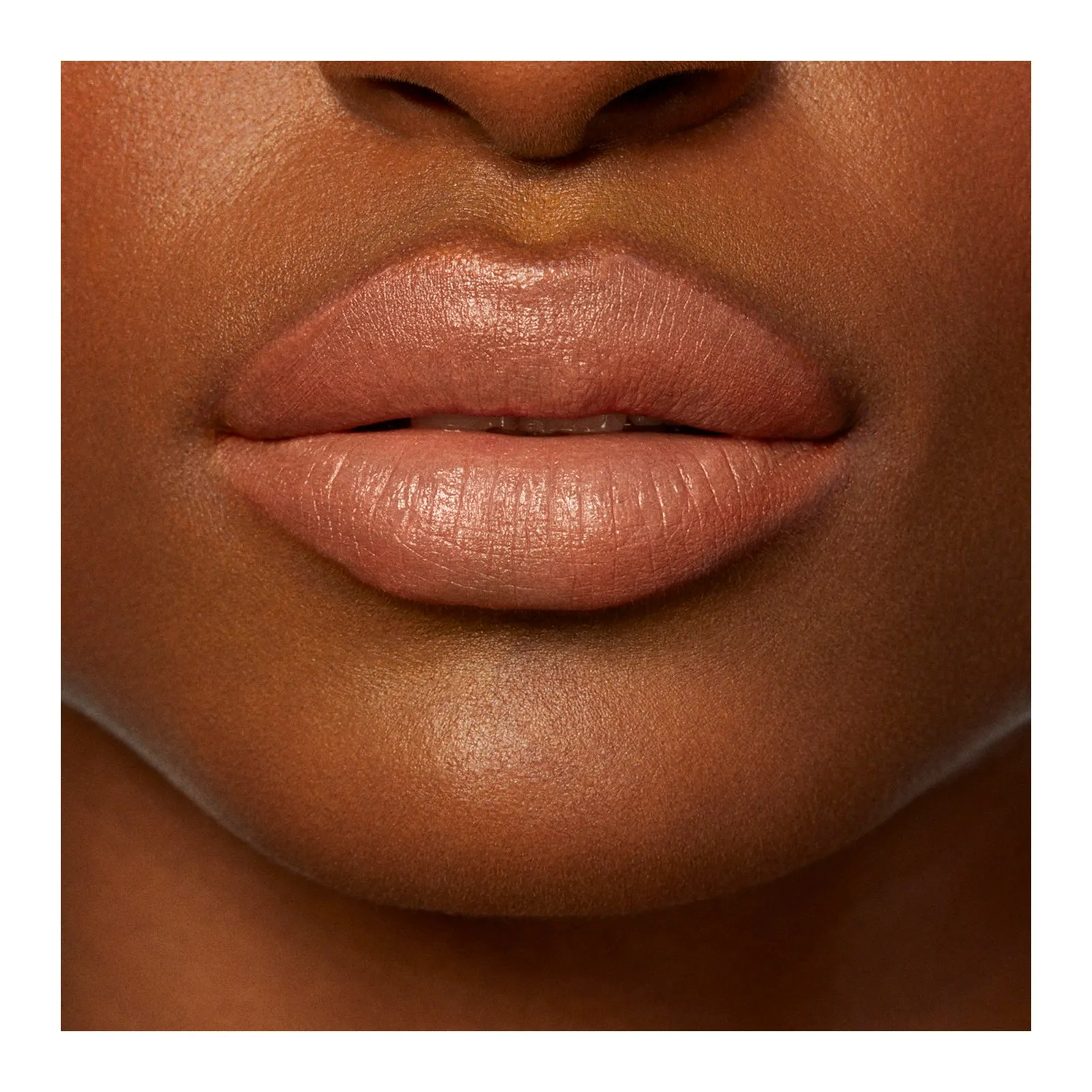 LAURA MERCIER ROUGE ESSENTIEL SILKY LABIAL CREMOSO EN   NU PREFERE