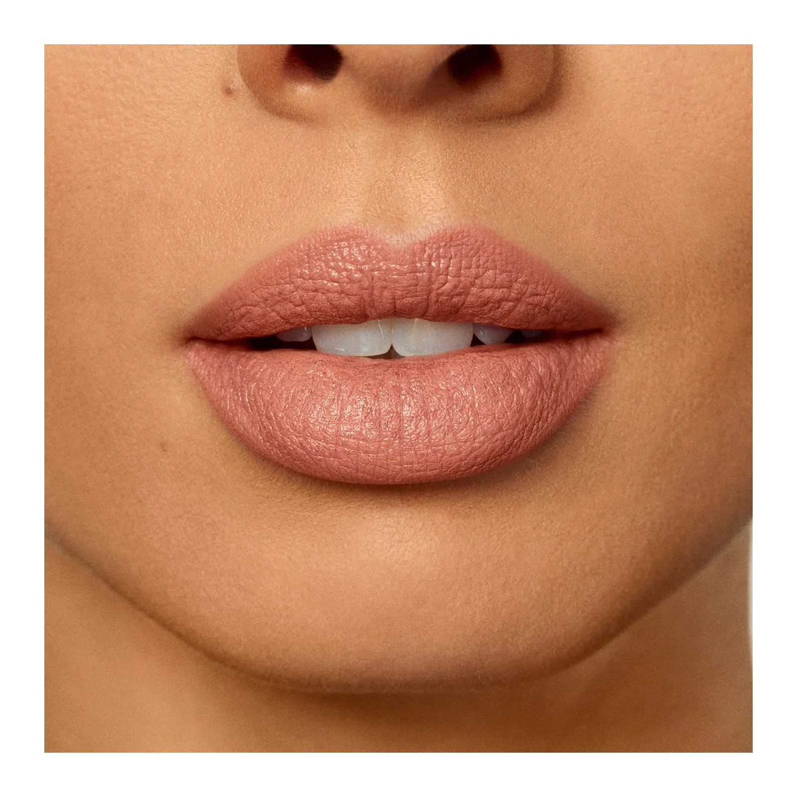 LAURA MERCIER ROUGE ESSENTIEL SILKY LABIAL CREMOSO EN   NUDE NATUREL