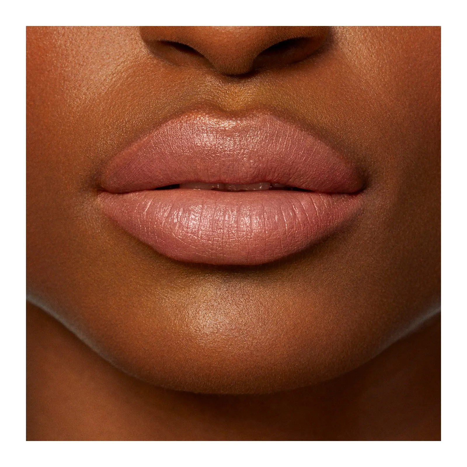 LAURA MERCIER ROUGE ESSENTIEL SILKY LABIAL CREMOSO EN   NUDE NATUREL