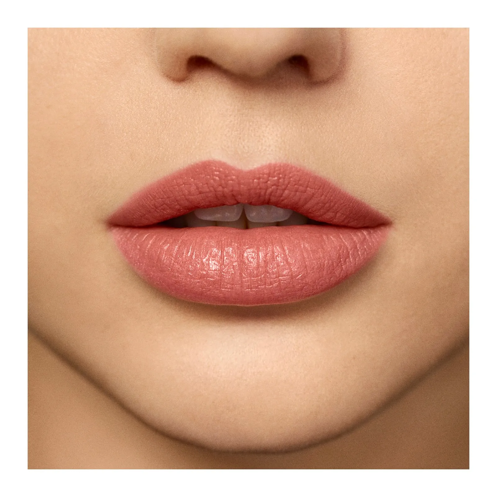 LAURA MERCIER ROUGE ESSENTIEL SILKY LABIAL CREMOSO EN   NUDE NOVEAU