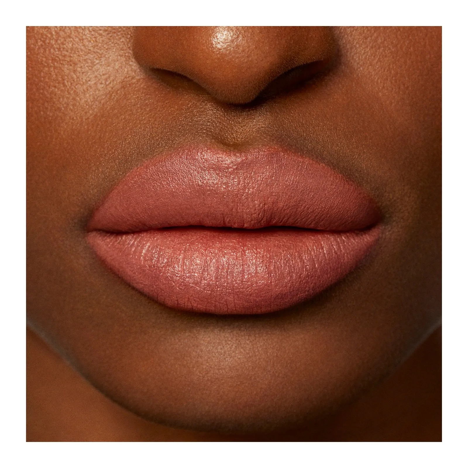 LAURA MERCIER ROUGE ESSENTIEL SILKY LABIAL CREMOSO EN   NUDE NOVEAU