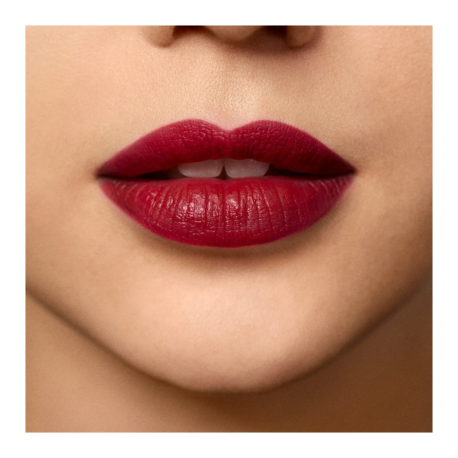 LAURA MERCIER ROUGE ESSENTIEL SILKY LABIAL CREMOSO EN   ROUGEPROFOND