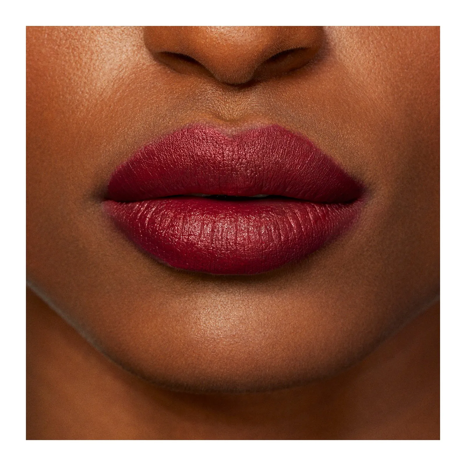 LAURA MERCIER ROUGE ESSENTIEL SILKY LABIAL CREMOSO EN   ROUGEPROFOND