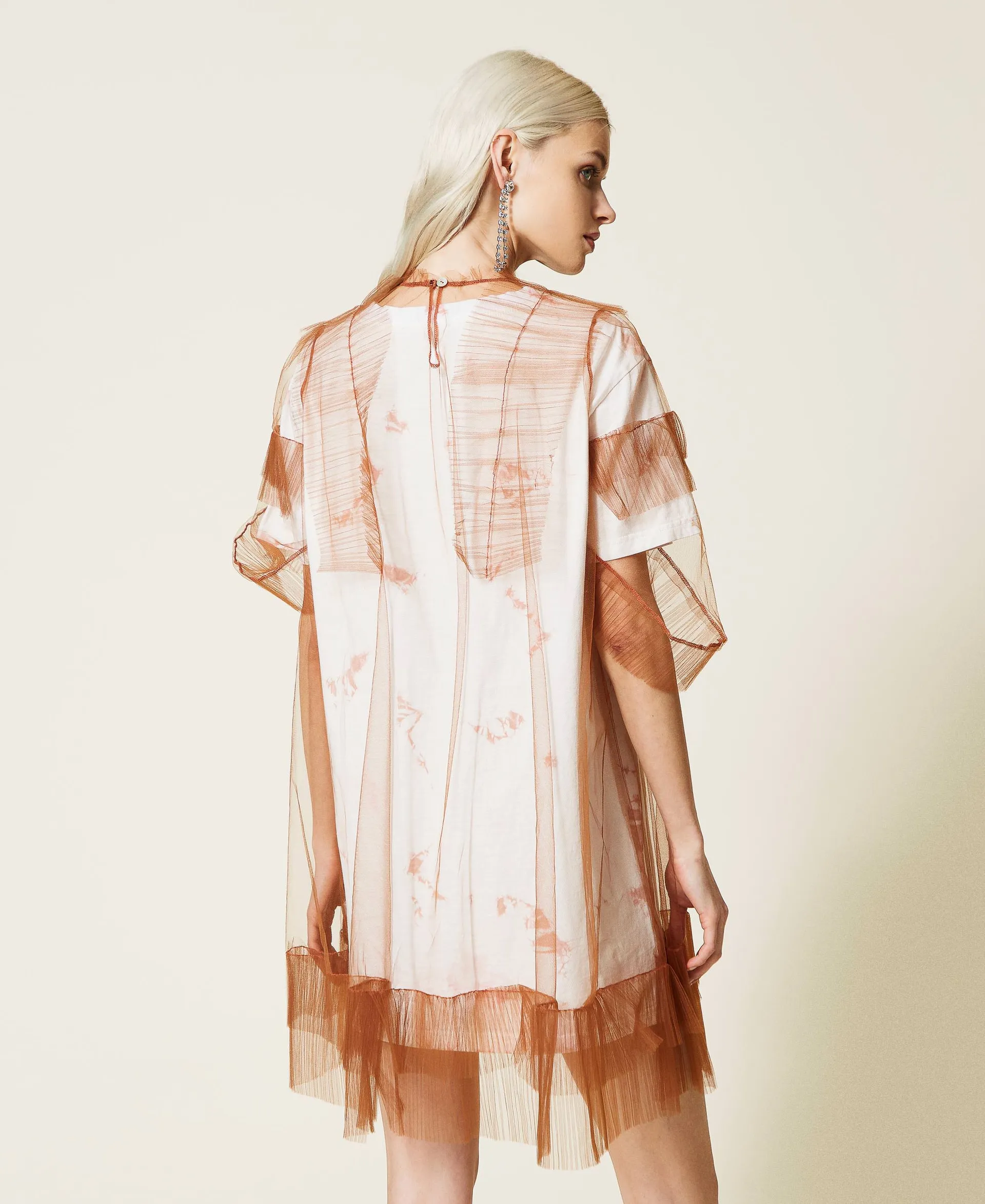 Maxicamiseta y vestido de tul