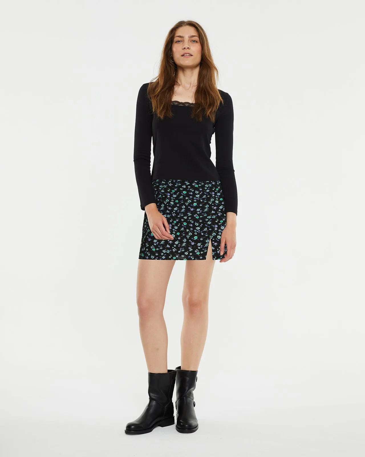 Minifalda estampado floral con abertura delantera