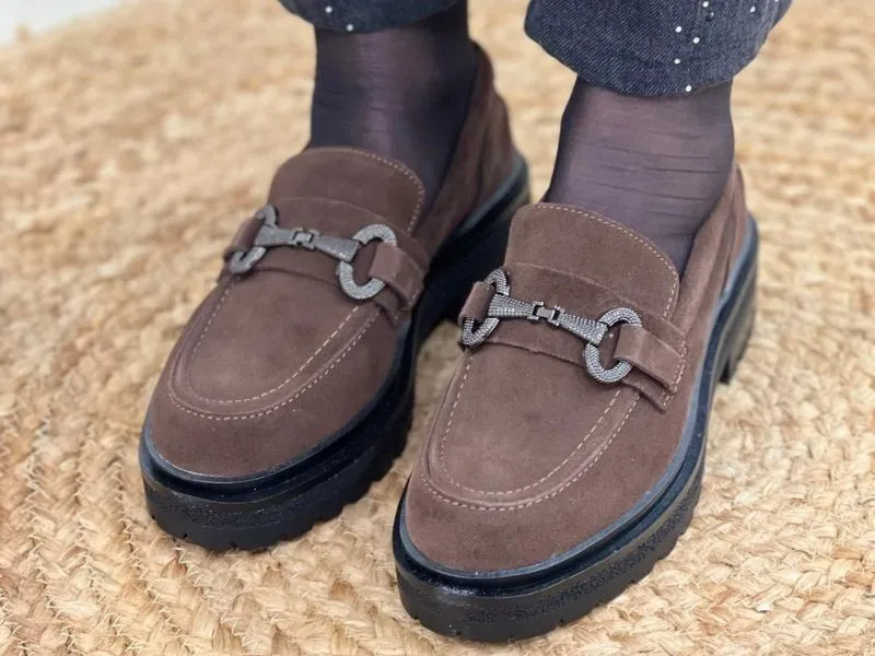 MOCASIN EN PIEL SERRAJE EVA PARIS EN COLOR MARRÓN 27971