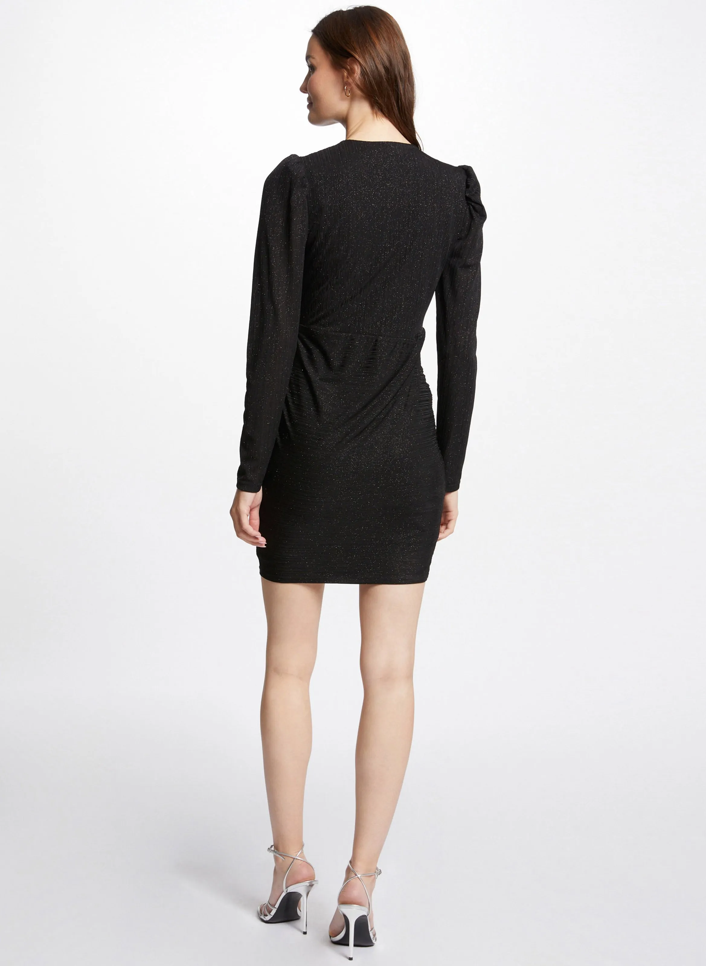 MORGAN RGLIT  VESTIDO CORTO ENTALLADO CRUZADO EN NEGRO