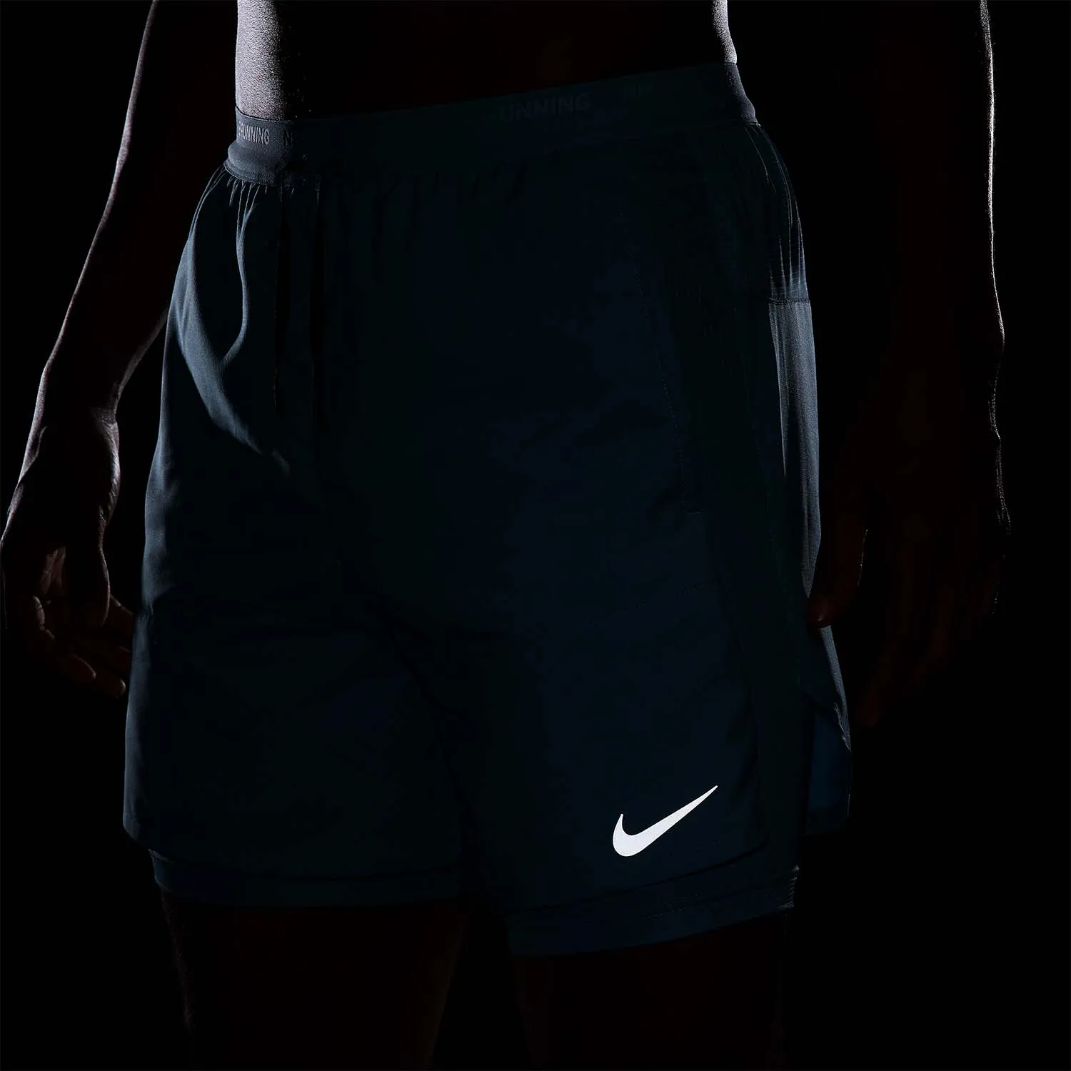 NIKE DRIFIT STRIDE HYBRID 2 IN 1 5IN SHORTS