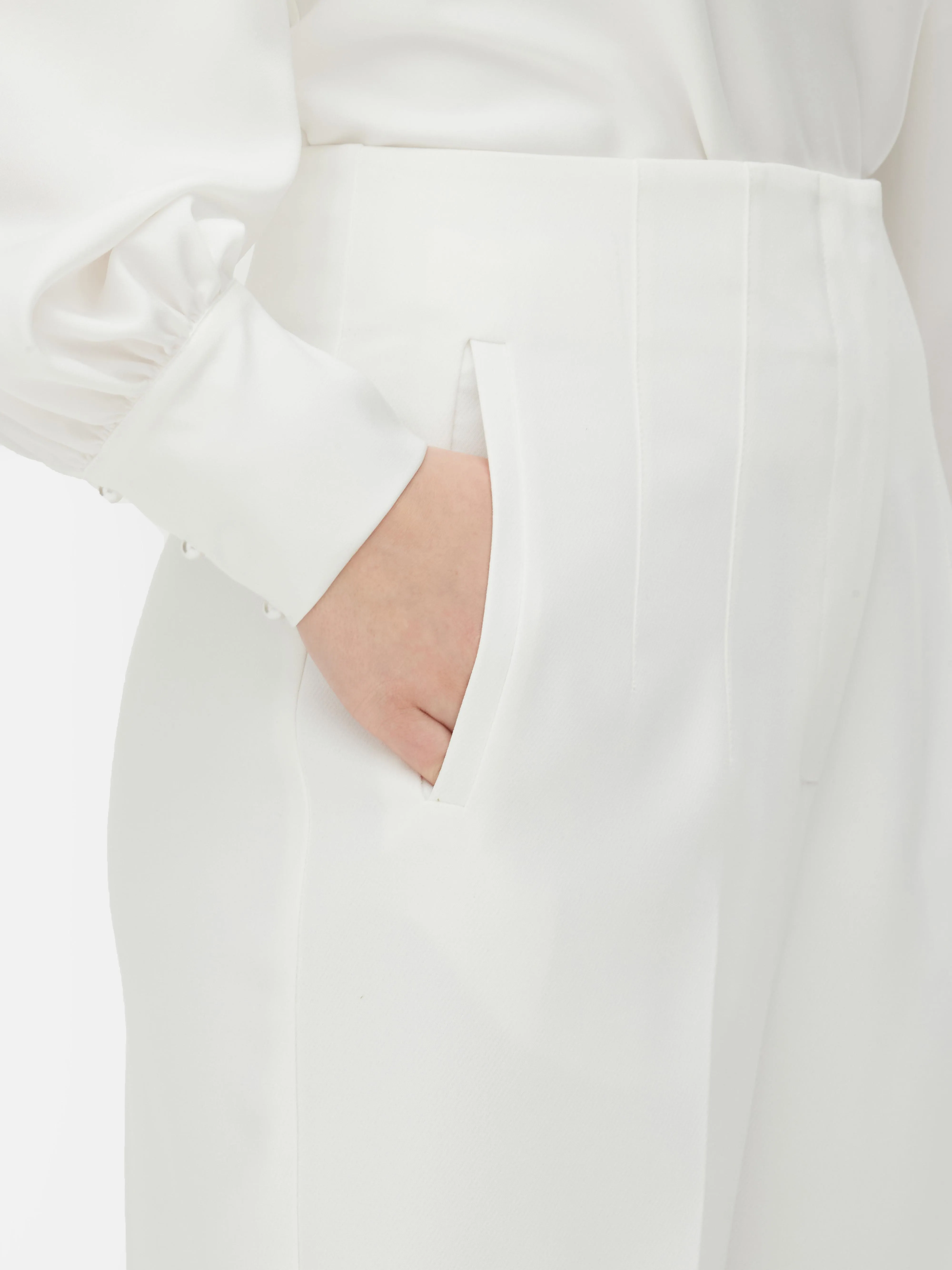 Pantalones de talle alto y corte entallado