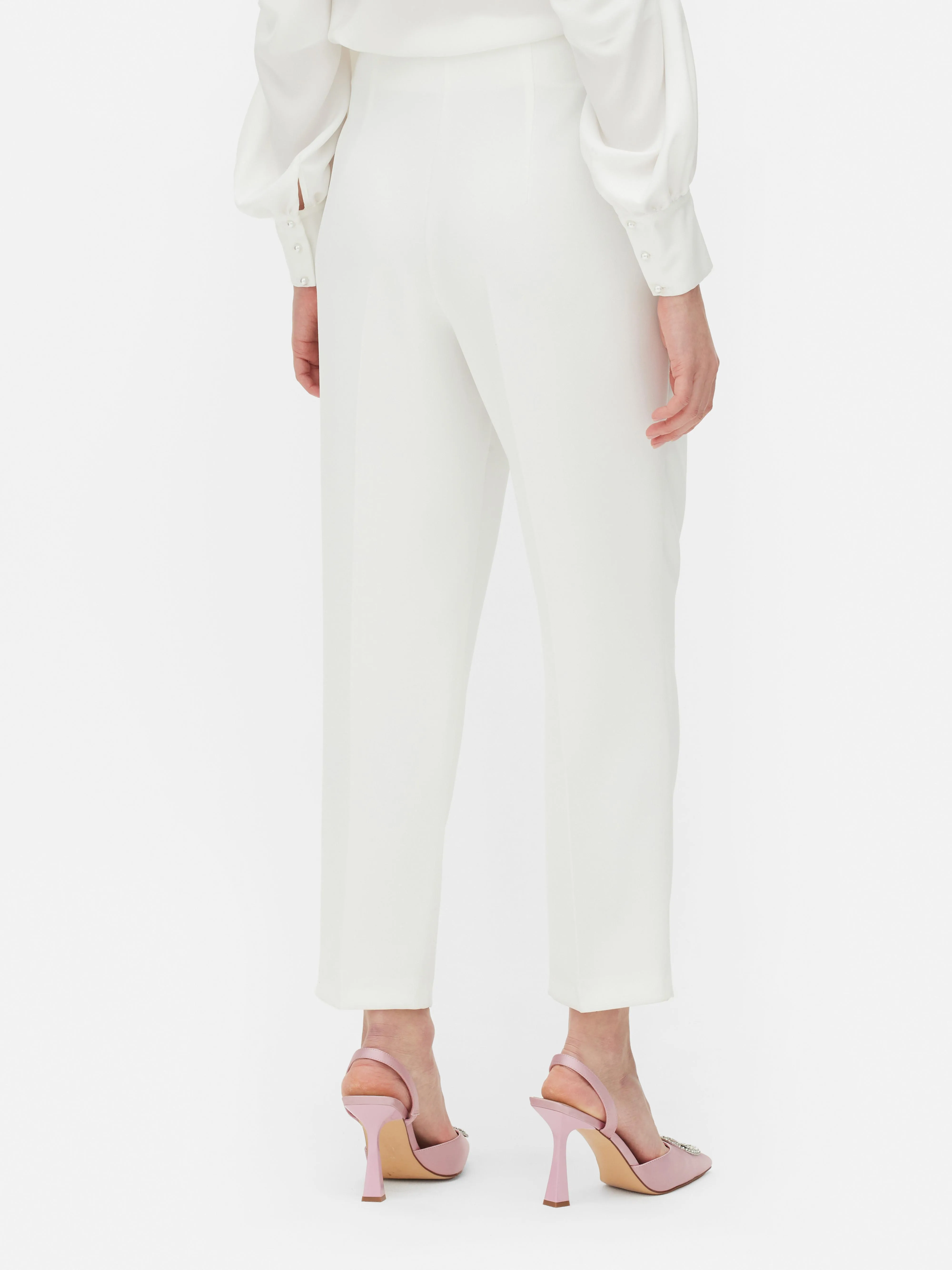 Pantalones de talle alto y corte entallado
